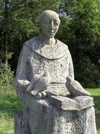Franziskusstatue in den Weinbergen bei Wiebelsberg